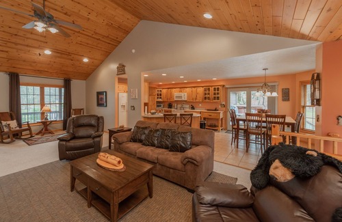 Mountainside House | Luxury Mountain Escape w/Hot Tub & Fireplaces