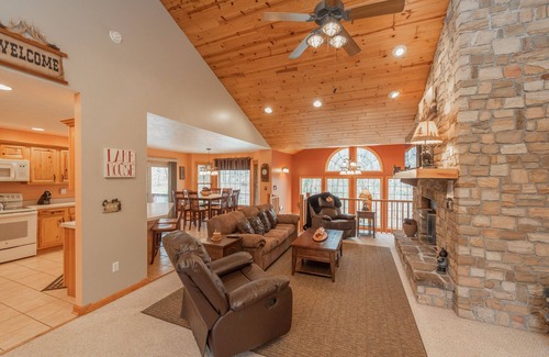 Mountainside House | Luxury Mountain Escape w/Hot Tub & Fireplaces