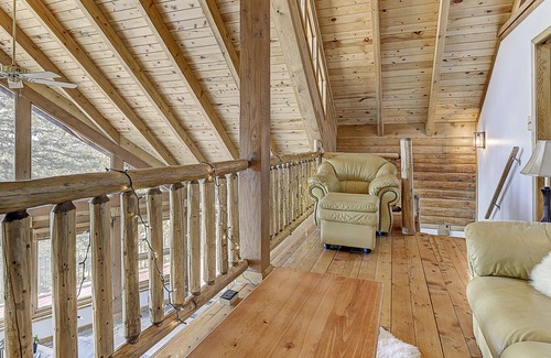 Woodland Park Cabin | Luxury Mountain Getaway: Hot Tub, Views, & Colorado Family Fun - Pikes Peak!