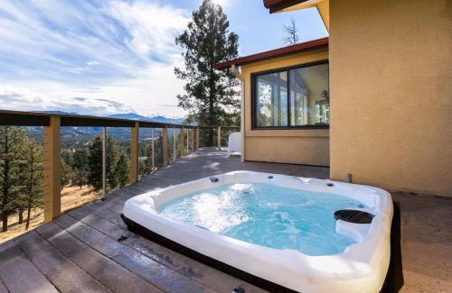 Florissant House | Luxury Mountain Getaway With A Hot Tub And Deck