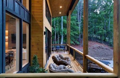 Westminster House | Luxury Mountain Retreat with Hot Tub Near Lake Hartwell & Clemson, SC