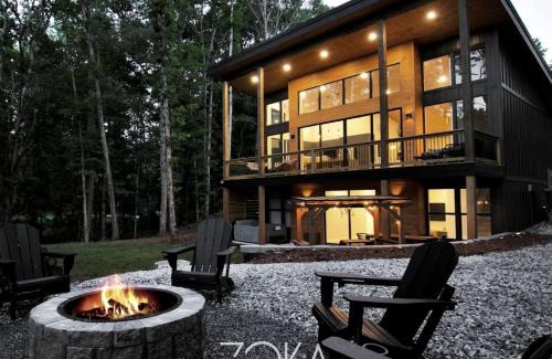 Westminster House | Luxury Mountain Retreat with Hot Tub Near Lake Hartwell & Clemson, SC