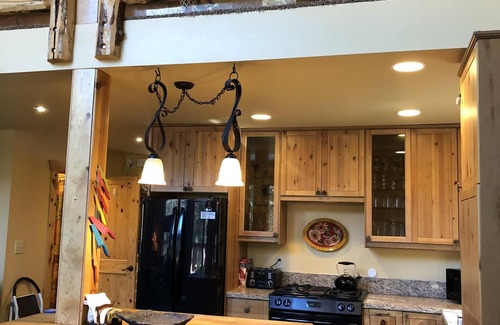 Alta Sierra Cabin | Luxury Mountain Retreat with jacuzzi, 20 min to Kern River. Pet Friendly