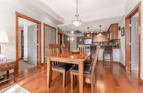 Canmore Condo | Luxury Mountain View Condo - 2 King beds/Hot Tub/Pool