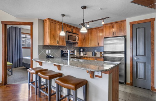 Canmore Condo | Luxury Mountain View Penthouse - Sleeps 8 | Resort Perks!