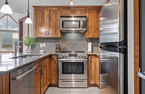 Canmore Condo | Luxury Mountain View Penthouse - Sleeps 8 | Resort Perks!