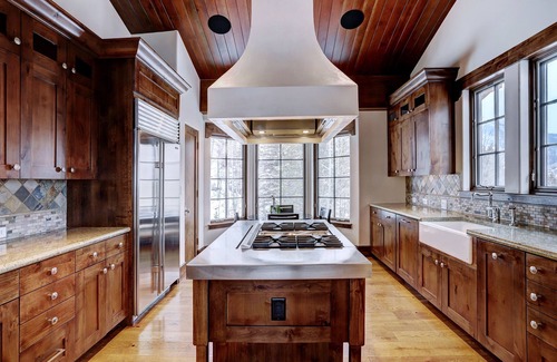 Vail Condo | Luxury Mountainside 5BR halet in Vail Village by RedAwning - Save 20% on 7+ Nights!