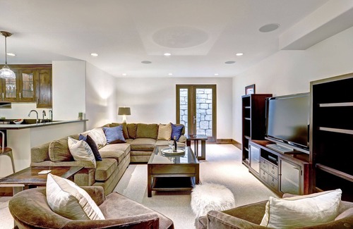 Vail Condo | Luxury Mountainside 5BR halet in Vail Village by RedAwning - Save 20% on 7+ Nights!