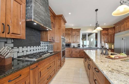 Malahat House | Luxury Mountaintop 5 Bedroom with Unparalleled Spectacular Views