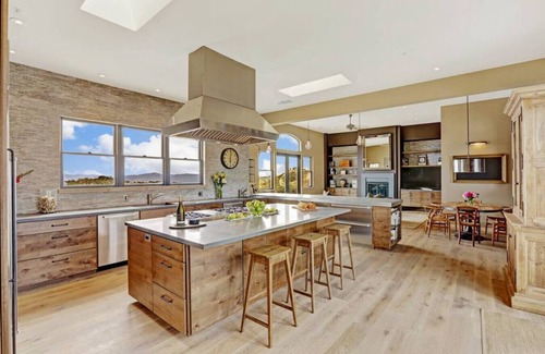 St. Helena House | Luxury Mountaintop Estate in Napa Valley