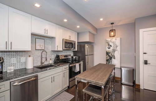 Mount Adams Apartment | Luxury Mt. Adams Retreat Apt 1