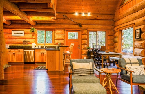 Warnick Cabin | Luxury Mt Baker Log Home with Fireplace, Outdoor area, & Chefs Kitchen.