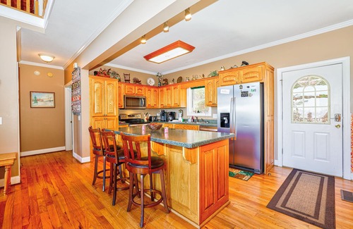Helen Cabin | Luxury Mtn View Chalet - Spacious Chalet with Mega Mountain Views