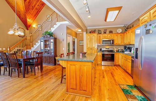 Helen Cabin | Luxury Mtn View Chalet - Spacious Chalet with Mega Mountain Views