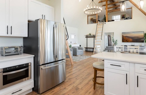 Waynesville House | Luxury/Mtn Views/Hot Tub/Gym/Fire Pit