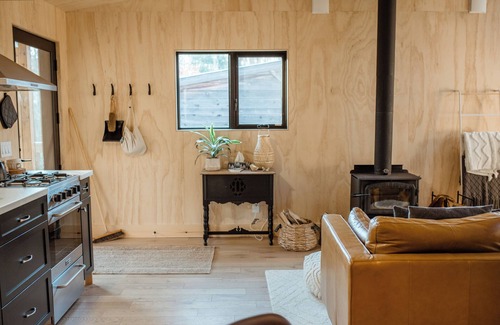 Lake of Bays Cabin | Luxury Muskoka Eco-Cabin w/60 Acres of Private Hiking Trails