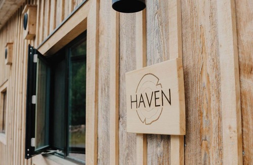 Lake of Bays Cabin | Luxury Muskoka Eco-Cabin w/60 Acres of Private Hiking Trails