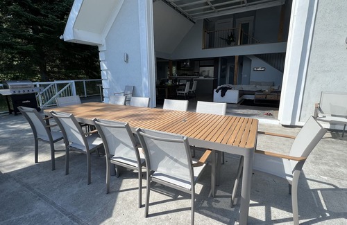 Gravenhurst Cottage | Luxury Muskoka Waterfront Private Beach Dock 20+Party 7 Bedrooms 4 Washrooms