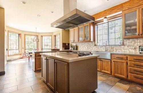 Angwin House | Luxury Napa Vineyard Estate 15 min from St. Helena