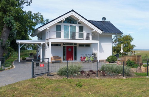 Bodstedt House | Luxury & nature combined * Holiday home with a view of the water and nature reserve