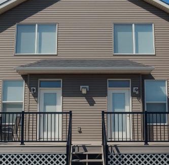 Airdrie Villa | Luxury Nest on 218
