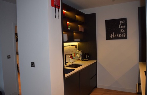 Docklands Apartment | Luxury New and Spacious 3 Bedroom, 2 Bathroom, Riverside Apt, Canary Wharf, E14