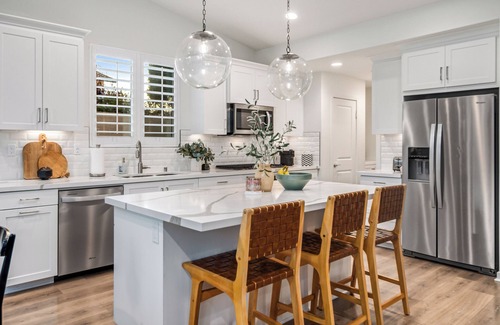 Lancaster House | LUXURY & NEWER 5 Bedroom Home w/A Large Backyard in West Lancaster!