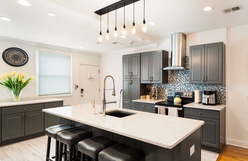 Northeast House | Luxury Newly Remodeled , 3bed 3.5 bath - 2 car Private garage - Capital Hill