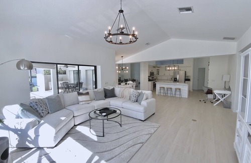 Fellowship House | Luxury, Newly Renovated Home, Pets, Pool - Minutes from WEC & HITS, Golf