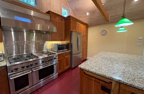 Williamsville House | Luxury Newly Renovated 3 Bedroom Home Close to Brattleboro and Mount Snow