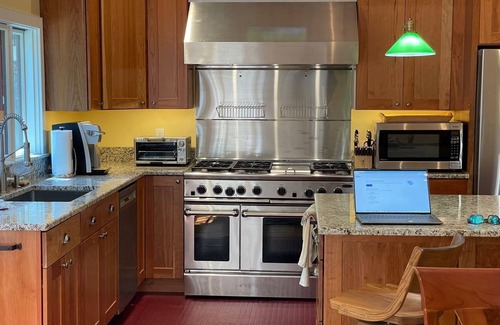 Williamsville House | Luxury Newly Renovated 3 Bedroom Home Close to Brattleboro and Mount Snow
