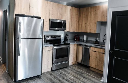 Dillard House | Luxury NOLA 2 bedroom Canana! Free Parking & Free Wifi! 6min to Bourbon Street!