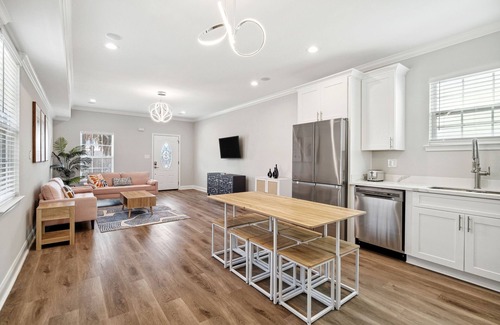 Mid-City House | Luxury NOLA Group House w/Parking, Balcony, King suite and 5 en-suite baths