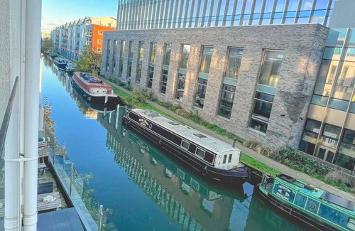 North Kensington Condo | Luxury Notting Hill on Canal at City of Westminster beside portobello market