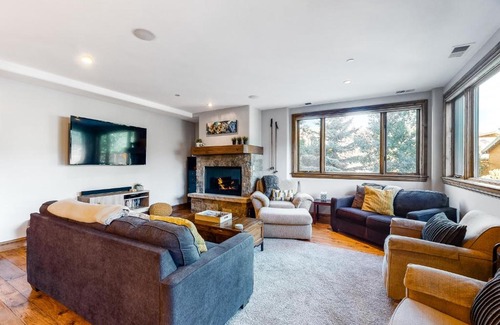 Avon House | Luxury Nottingham Lake Condo