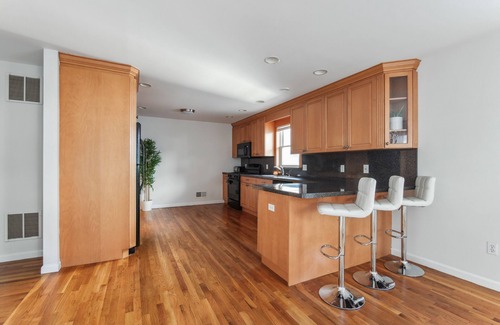 White Plains House | Luxury NY Home with Free Parking