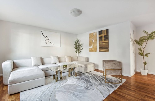 White Plains House | Luxury NY Home with Free Parking