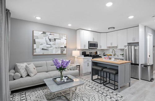 The Heights Apartment | Luxury NYC Condo with Private Deck | Mins to NYC