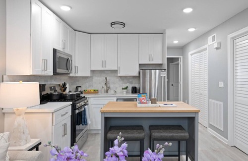 The Heights Apartment | Luxury NYC Condo with Private Deck | Mins to NYC