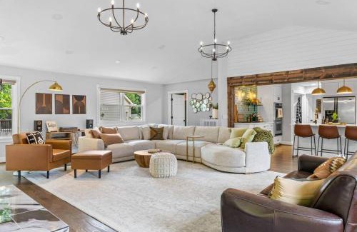 Trailwood House | Luxury Oasis - Airport, Downtown, Opry, Lake