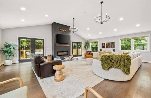 Trailwood House | Luxury Oasis - Airport, Downtown, Opry, Lake