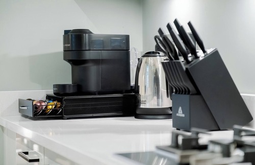 South Kensington Apartment | Luxury Oasis in South Kensington WITH AC