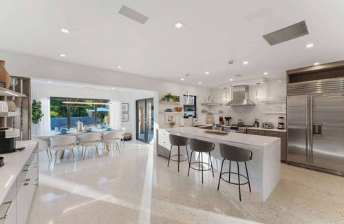 North Corals House | Luxury Oasis~Min to Beach~Fire Pit~Heated Pool