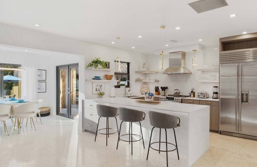 North Corals House | Luxury Oasis~Min to Beach~Fire Pit~Heated Pool