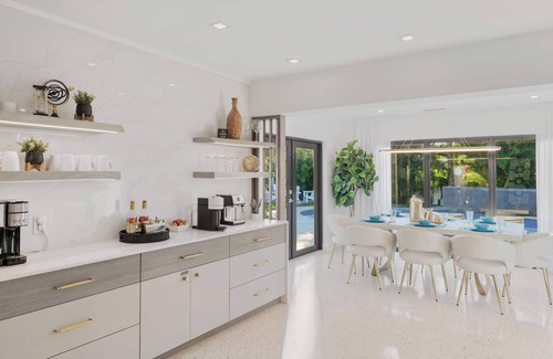 North Corals House | Luxury Oasis~Min to Beach~Fire Pit~Heated Pool
