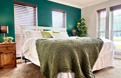 Porter House | Luxury Oasis Retreat in Houston! Main House + Guest House included