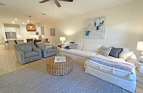 American Beach Condo | Luxury Oasis Stylish Beach Condo 2bed/2bath