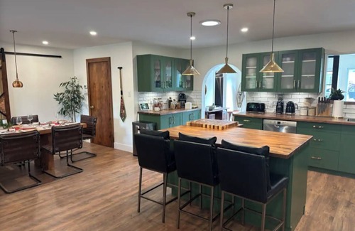 District of North Vancouver House | Luxury OASIS w/private POOL & HOT TUB