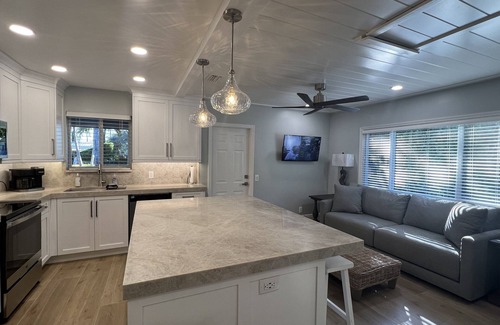 Totterdale House | LUXURY OASIS WITH HEATED POOL & SPA NEAR DOWNTOWN DELRAY & THE BEACH
