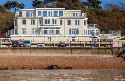 Totland Bay Apartment | Luxury Observation Apartment